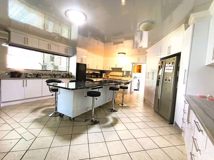 4 Bedroom Property for Sale in Langenhovenpark Free State